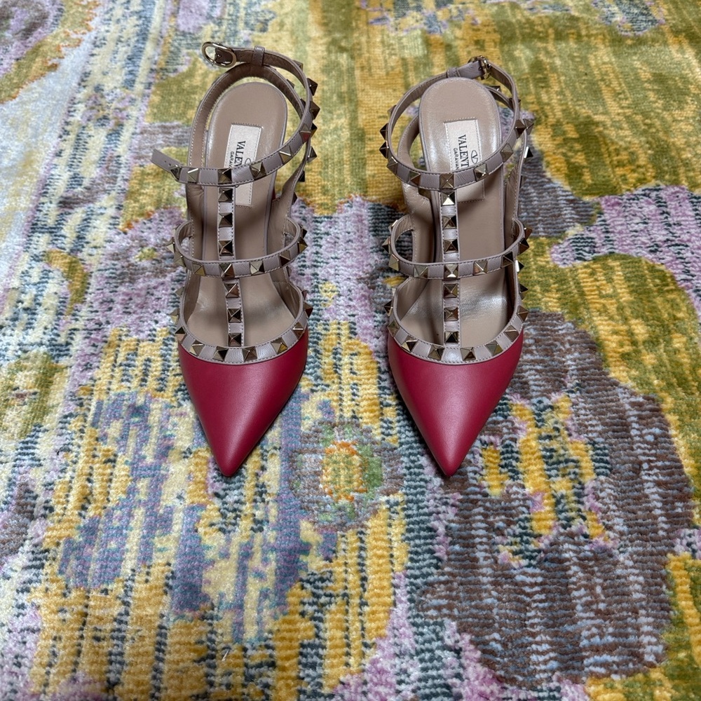NWOT Valentino Garavani Rock Studded Heels
